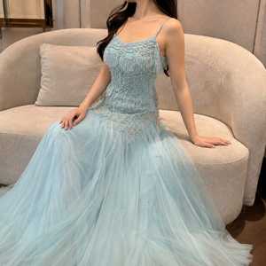 Vestido de Noche Largo Azul Claro con Cuentas para Mujer, Tirantes Finos, Corsé Adornado, Silueta Sirena de Gasa - Product Image 1