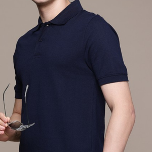 เสื้อโปโลแขนสั้นสีดำสำหรับผู้ชาย ผ้าคอตตอนปิเก้สีพื้น สวมใส่สบาย ทรงปกติ ดีไซน์กระดุม ผ้าถักกันยับ - Product Image 2