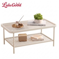 Table basse style crème avec plateau en verre, structure métallique, design minimaliste de luxe léger, rangement portable pour petit appartement ou salon