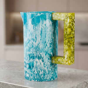 Jarra de Resina Ecológica Hecha a Mano con Tapa y Asa, Diseño Clásico y Elegante, Capacidad de 1.5L, Apta para Lavavajillas, Ligera y Duradera - Product Image 5