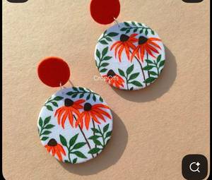 Boucles d'oreilles pendantes tendance pour femmes, motif floral Susan à yeux noirs, couleur orange - Product Image 3