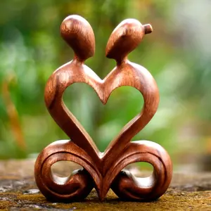 Sculpture en bois de Suar One Heart, thème cœur romantique marron moderne, accent décoratif artisanal pour étagères, tables, maison, bureau - Product Image 3