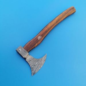 Hacha de mano de acero al carbono para exteriores con mango de madera, herramienta compacta para cortar, ideal para camping, senderismo, bushcraft y trabajos de carpintería. - Product Image 1