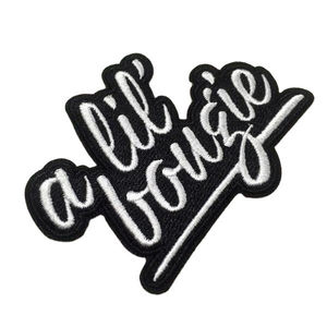 Patch brodé personnalisé à thermocoller, forme irrégulière, noir et blanc, pour décoration de vêtements - Product Image 2