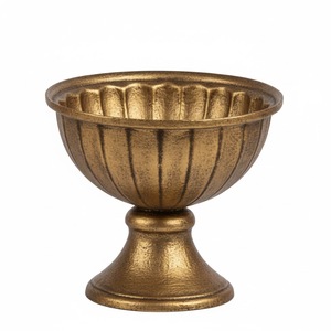 Urne de jardin classique en résine avec base carrée, jardinière extérieure pour fleurs et plantes vertes, décoration artisanale pour jardin - Product Image 3