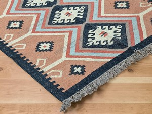 Tapis Kilim fait main à motif géométrique en laine et acrylique, rectangulaire, pour salon, avec envers en jute, tissage plat - Product Image 4