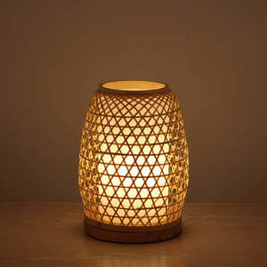 Lámpara de Mesa Decorativa Moderna con Pantalla de Tela para Iluminación de Dormitorio y Sala de Estar - Product Image 1