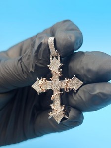 Colgante de Moissanita Cruzada, Regalo Religioso de Fe Cristiana, Plata 925 Certificada, Lujo Iced Estilo Hip Hop Rapper - Product Image 2