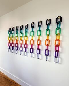 Décoration murale en chaîne de résine multicolore, sculpture en acrylique suspendue, lien en plastique arc-en-ciel, décoration intérieure, fournisseur en gros - Product Image 3