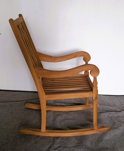 เก้าอี้โยกไม้สักแท้ทรงครึ่งวงกลมสำหรับใช้งานกลางแจ้ง - Product Image 4