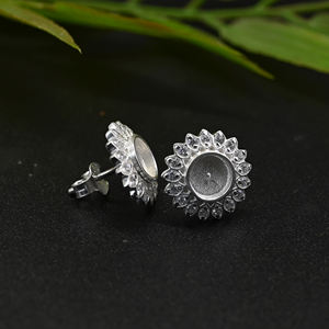 Pendientes de tuerca de plata 925 hechos a mano con engaste de flor de 6mm para relleno de resina DIY con leche materna, accesorios de joyería para recuerdos - Product Image 1