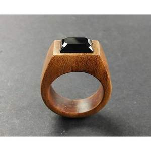 Anillo de Dedo Minimalista de Resina y Madera Hecho a Mano, Decoración Creativa y Novedosa para el Hogar - Product Image 3