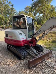 Mini-excavatrice Takeuchi haut de gamme, petite pelle hydraulique sur chenilles avec une excellente stabilité et des performances puissantes - Product Image 1