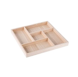 Caja de especias tradicional de madera con siete compartimentos para almacenamiento de condimentos de cocina india y fácil acceso. - Product Image 6