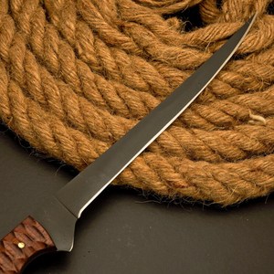 Couteau à filet en acier damas forgé à la main de 14 pouces |   Couteau de chasse personnalisé avec manche en bois, embouts en laiton et étui - Product Image 5