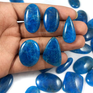 พลอยอะพาไทต์ธรรมชาติทรงหลังเบี้ยแบบคละรูปทรงสำหรับบำบัดรักษาและทำเครื่องประดับ ราคาขายส่ง - Product Image 1