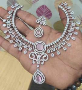 Ensemble de colliers en laiton de haute qualité et tendance pour femmes, bijoux élégants pour les fêtes, les festivals et le quotidien, disponible en promotion. - Product Image 6