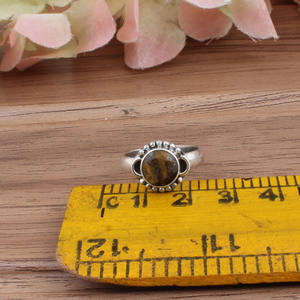 Bague signet artisanale en argent sterling 925 avec œil de tigre rond fait à la main, sertie de milgrain, jaune, pour homme et femme, pour les fêtes - Product Image 4