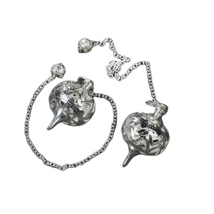 Pendule de radiesthésie en laiton pour la guérison énergétique et la divination Pendule sphérique en laiton fabriqué à la main pour la radiesthésie Reiki et Chakra - Product Image 1