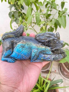 Escultura de Labradorita Camaleón |   Figura de Animal Tallada a Mano en Piedra Preciosa para Coleccionistas y Minoristas de Regalos, Decoración Feng Shui para el Hogar - Product Image 2