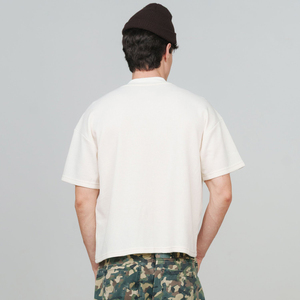 T-shirt à col roulé en maille gaufrée à épaules tombantes, coupe classique, respirant, avec logo personnalisé sur le devant, pour homme, style streetwear, 100 % coton, motif dessin animé - Product Image 3