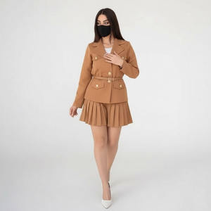 Conjunto de faldas personalizadas OEM más populares para mujer, top corto con capucha y estampado de logotipo informal, conjunto de faldas con capucha para invierno - Product Image 1