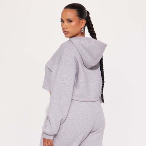 Sweat à capuche oversize pour femme, coton de haute qualité, tissu French Terry respirant, coupe courte, broderie de logo personnalisée par Twin City - Product Image 2
