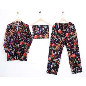 Ensemble de pyjama pour femmes en coton 100% fait main, respirant, avec fermeture à boutons, col rabattu, poches, vêtements de nuit confortables - Product Image 1