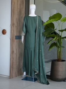 ชุดสัลวาร์ คามีซปักลายสีเขียวสำหรับผู้หญิง เสื้อผ้าสไตล์ปากีสถาน แบบกลับด้านได้ แห้งเร็ว ยืดหยุ่น เหมาะสำหรับงานปาร์ตี้และงานแต่งงาน - Product Image 2