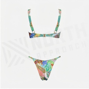 Conjunto de bikini de 2 piezas con estampado para mujer, con anillos y diseño hueco, top tipo bandeau y parte inferior tipo tanga - Product Image 2