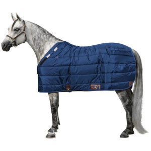 Manta de invierno negra para caballo con gran solapa para la cola y cierre de pecho único para uso en exteriores - Product Image 3
