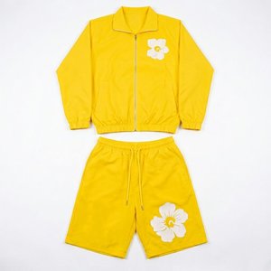 ชุดเซ็ตแจ็คเก็ตและกางเกงขาสั้นไนลอนกันลมสีเหลืองสำหรับผู้ชาย พิมพ์โลโก้ได้ตามต้องการ รุ่นยอดนิยม แห้งเร็ว เหมาะสำหรับฤดูร้อน สไตล์สตรีทแวร์ - Product Image 1
