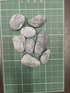 Piedras y Gravas Naturales Grises en Oferta para Paisajismo, Decoración de Jardines y Pavimentación Exterior - Product Image 1