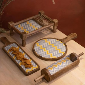 Plateau de service en bois d'acacia, plateau de service en bois naturel pour la cuisine, la table à manger et la présentation de fêtes, bois massif fait à la main - Product Image 1