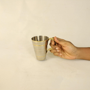 แก้วกาแฟทองเหลืองโบราณจากอินเดียใต้ แบบดั้งเดิม คัมบาคอนัม พร้อมตัวกรอง ใช้ซ้ำได้ ทนทาน ทำจากโลหะ - Product Image 6