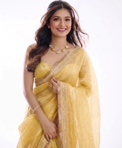 Sari en organza de Bollywood brodé uni/effet froissé sans plis pour femme KV avec chemisier non cousu (Jaune) – Idéal pour mariage/fête d'automne - Product Image 4