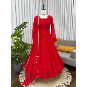 Salwar Kameez confectionné dans des tons élégants avec des tissus et des détails de qualité supérieure, réversible, pour toutes les saisons, idéal pour les fêtes - Product Image 1