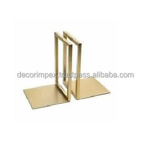 Los sujetalibros presentan una forma distintiva en abanico con detalles recortados y elegantes pergaminos en la base - Product Image 6