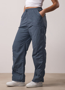 Ensemble de survêtement pour femme, nouveau design, personnalisable avec logo, style streetwear, manches longues, fermeture éclair, respirant, prix usine bas, vente chaude - Product Image 3