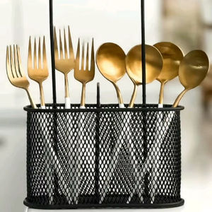 Porte-couverts en métal design pour salle à manger contemporaine, offrant un design artistique et une grande utilité - Product Image 1