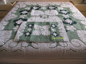 Designer <b>Handmade</b> Classy And Trendy Hawaiian <b>Quilts</b> In 100% Cotton Embroidery Work <b>Quilts</b> For Home, Hotel Bedding Decor - Product Image 2