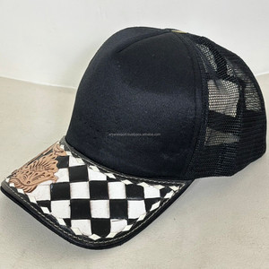 หมวกแก๊ปหนังวัวลายตารางหมากรุกสีดำขาว แฟชั่นยูนิเซ็กซ์ ขายส่ง งานหนังทำมือ ปรับขนาดได้ด้วยตาข่ายด้านหลัง ดีไซน์แบบตะวันตก - Product Image 4