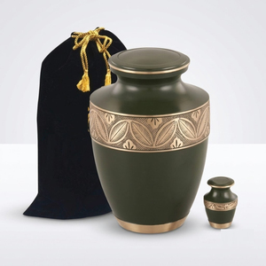Urne funéraire de luxe personnalisée en argent, avec cœurs gravés à la main, en métal, pour cendres, couvercle sécurisé à vis, urne commémorative décorative - Product Image 4