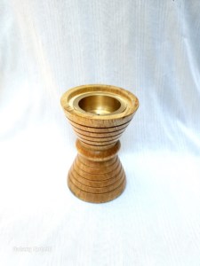 Le HANDICRAFT HUB Brûleur d'encens et diffuseur d'arômes en bois de manguier fait main, écologique, pour une utilisation toute l'année à la maison - Product Image 3