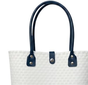 Proveedor Mayorista de Bolsos y Bolsas de Mano de Plástico Tejido a Mano Personalizados, Material Duradero Entrelazado para Moda, Viajes y Playa - Product Image 3