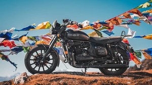 รถจักรยานยนต์ JAWA "JAWA 42" สีดำและสีแดงเลือดหมู - Product Image 2