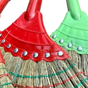 Balai en herbe en gros pour le nettoyage domestique en provenance du Vietnam, brosse de nettoyage durable avec revêtement en PVC en bois - Product Image 6
