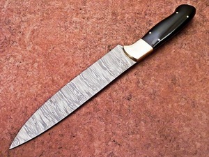 Cuchillo de pesca artesanal duradero de acero de Damasco, cuchillo de cocina con hoja de punta caída, mango de resina personalizado, pasadores de latón y cuero Shetah - Product Image 1