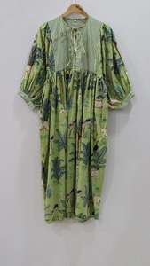 Nuevo Vestido Midi Kyra, Vestido Mini con Estampado Floral, Escote Profundo con Cierre de Cordón - Product Image 5