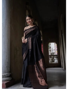 Sari Tradicional KV de Seda Banarasi Tejida en Negro con Diseño Pintado a Mano y Blusa Sin Costuras para Fiestas - Product Image 1